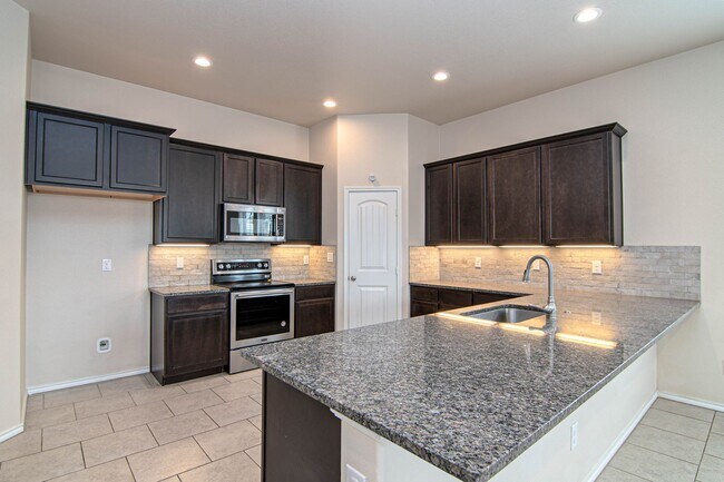 Photo - 719 Bronco Ct