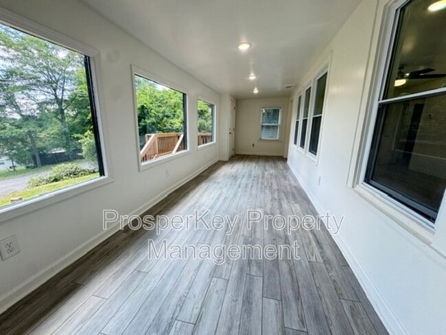Photo - 2353 Agnes Dr