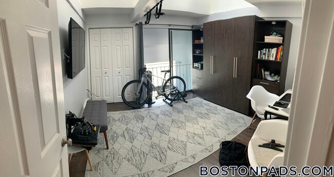 Building Photo - 12 Locust St