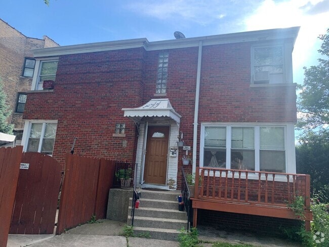 Building Photo - 6154 N Rockwell St Rental