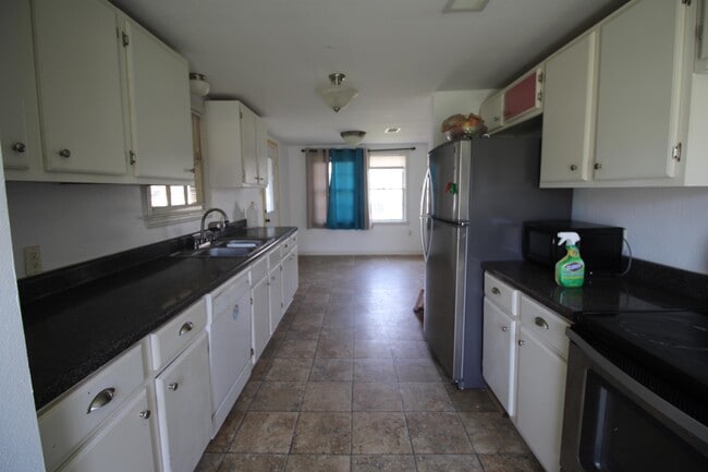 Photo - 402 Prairieville St