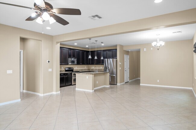 Photo - 906 E Del Rio St