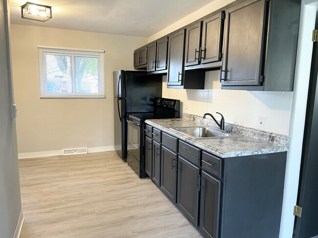 Photo - 36155 Theresa St Unit 36155