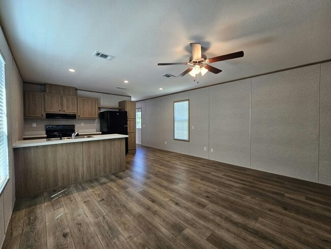 Building Photo - 514 Suwanee Dr