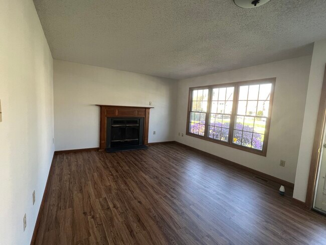 Living - 138 Heritage Ln Unit 138