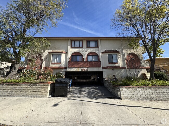 Building Photo - 10240 Silverton Ave Rental