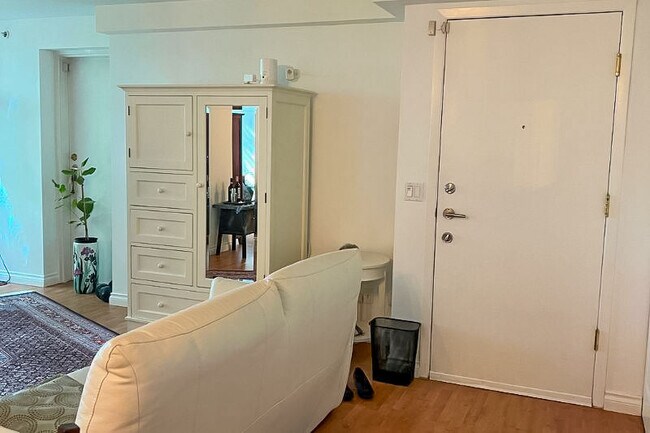 Photo - 1388 Homer St