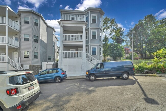 Building Photo - 53 Woodford St Unit 1