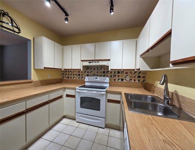 Photo - 817 SE 12th Ct