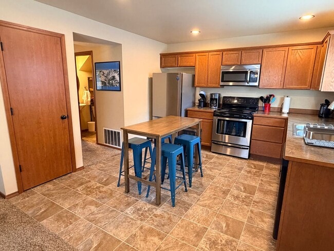 Photo - Short term, fully furnished home! 3 bed, 2.5 bath, central a/c, w/d, d/w, covered parking, great ...