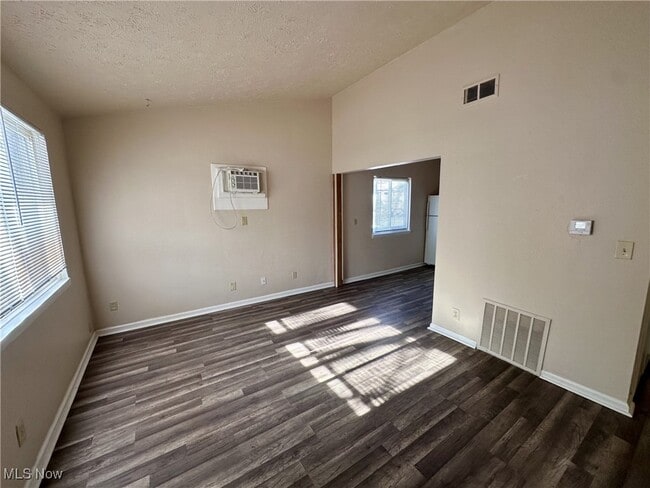 Photo - 281 Grove St Unidad 281