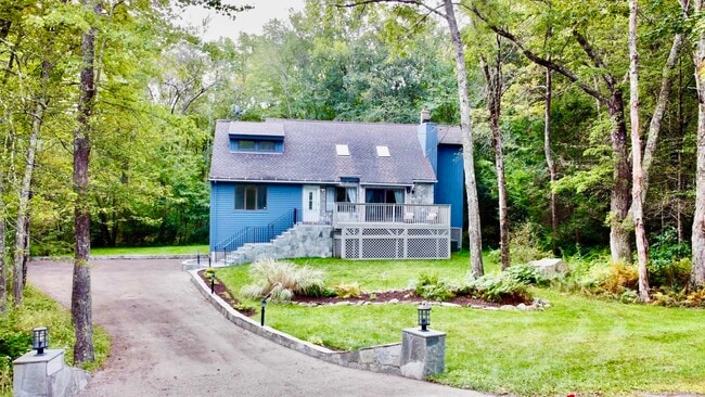 Building Photo - 421 E Hyerdale Dr Rental