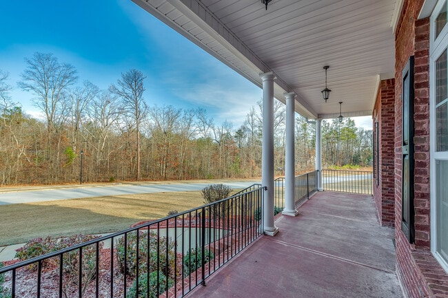 Photo - Huge 2 Homes in 1 with 2 full kitchens