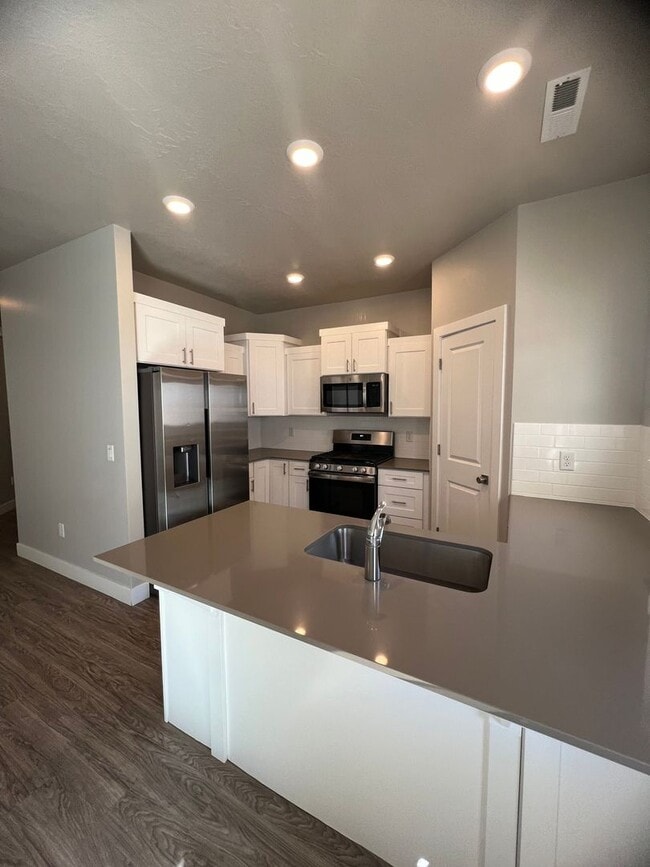 Photo - 3 Bed/2 Bath Townhome Available Soon!!
