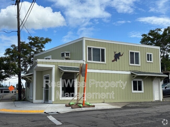 Building Photo - 133 SE Main St Rental