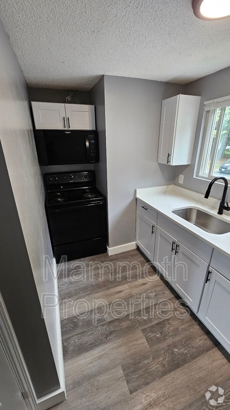 Building Photo - 671 Corning Rd Unit 3 Rental
