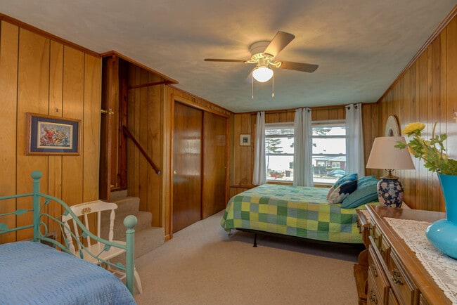 LARGE BEDROOM QUEEN BED - 1522 Richville Rd