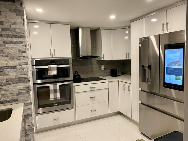 Photo - 555 NE 15th St Unit 12J