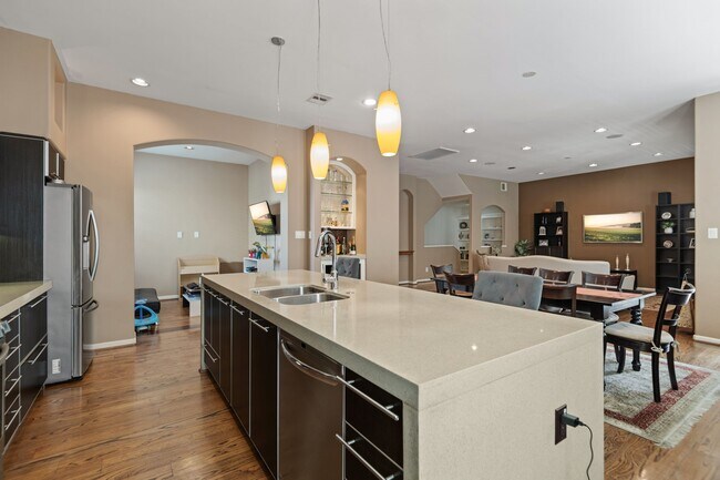 Photo - 3935 Gibson St