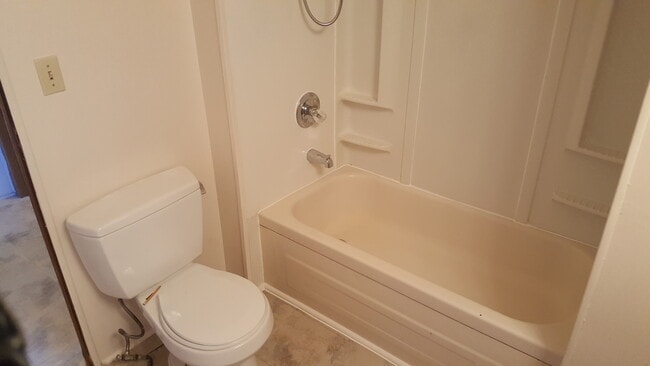 Photo - 102 Helms Cir