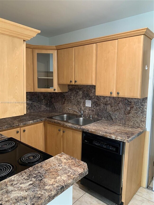 Photo - 1115 NE 10th St