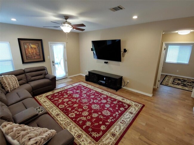 Photo - 8124 Tockington Way