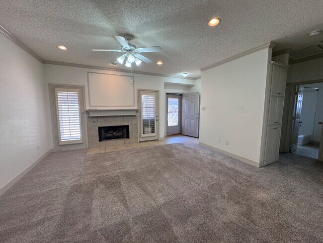 Photo - Charming & Spacious Garden Home Located In Highland Gardens!