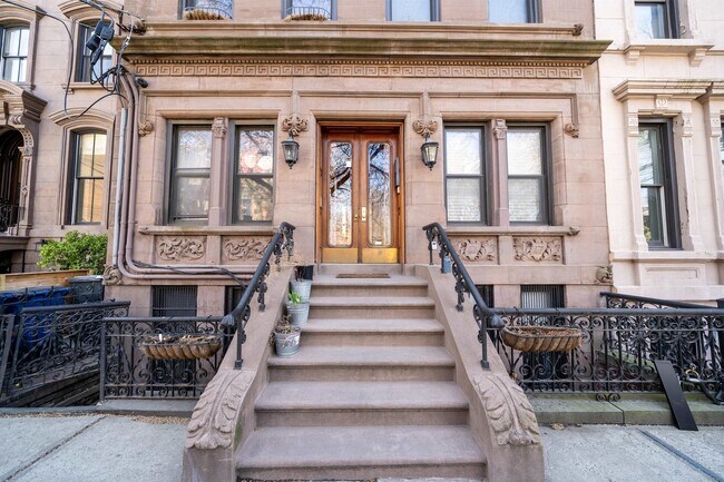 Building Photo - 253 8th St Unit 2 L