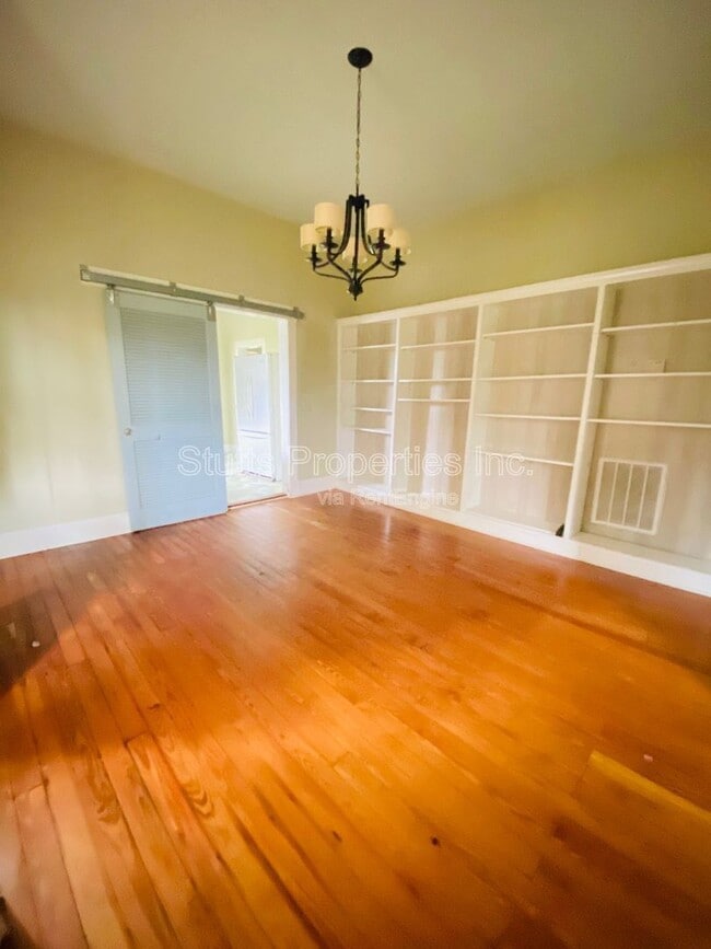 Photo - 403 Almon Ave