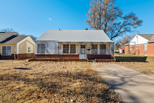 Photo - 1723 S Emporia Ave Casa