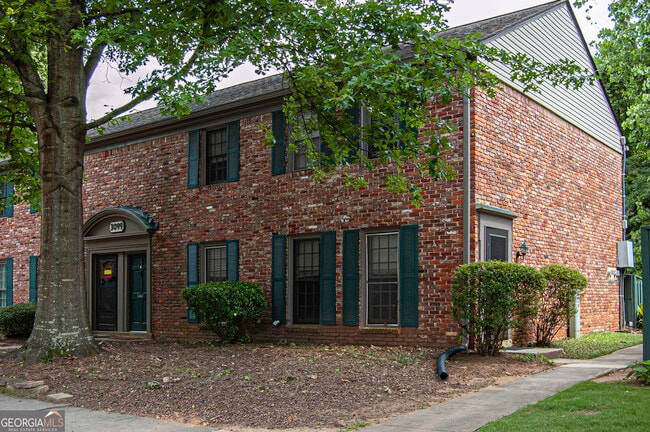 Building Photo - 3099 Colonial Way Unit M