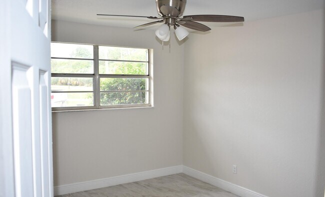 Photo - 207 Southland Dr
