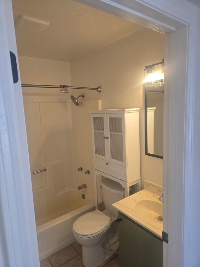 Building Photo - 1719 Siri Dharma Ct Unit A