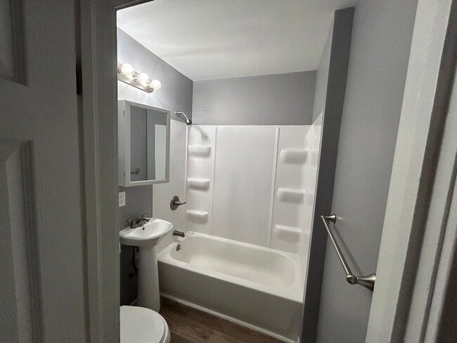 Photo - 3 bedroom with fenced in yard