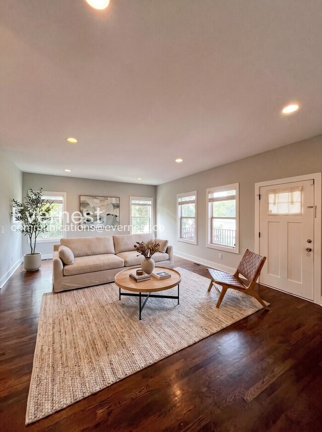Photo - 2115 Burns St