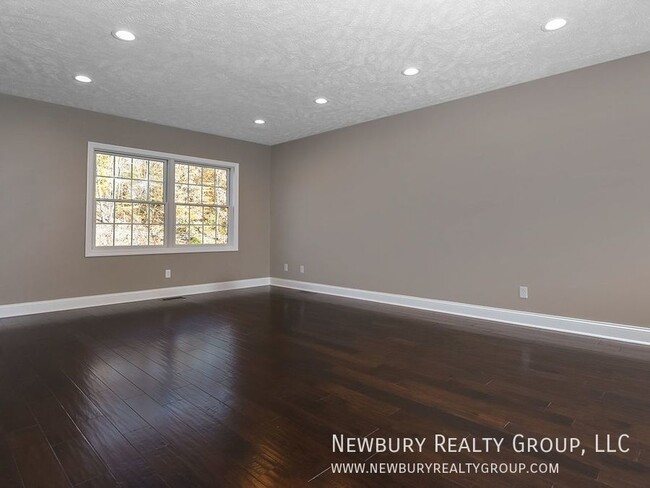 Photo - 155 Banksville Pl