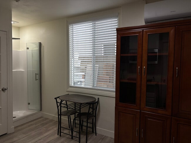 Photo - 15111 Hemlock Ave