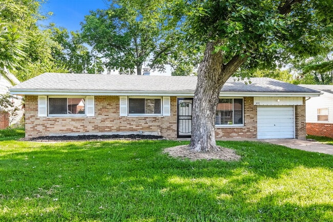 Photo - 933 Lebon Dr
