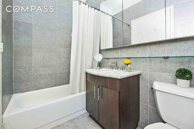 Photo - 80 John St Unit 3E