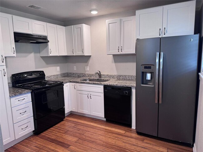 Photo - 901 Parmer Ave Unidad 4