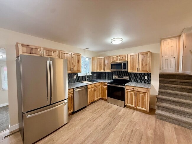 Building Photo - Great 3 bedroom 2 bath Home with Attached Garage in North Fort Collins, CO - Newly Updated with ...