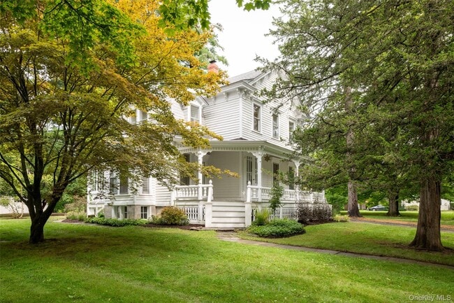 42-44-44 Montgomery St