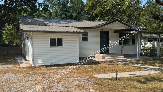 Building Photo - Charming 3 bed, 2 bath off Hwy 5 South Rental