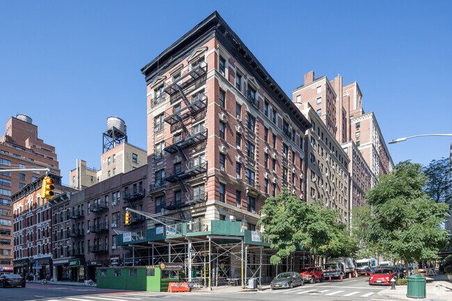 Photo - 1442 Lexington Ave Apartments