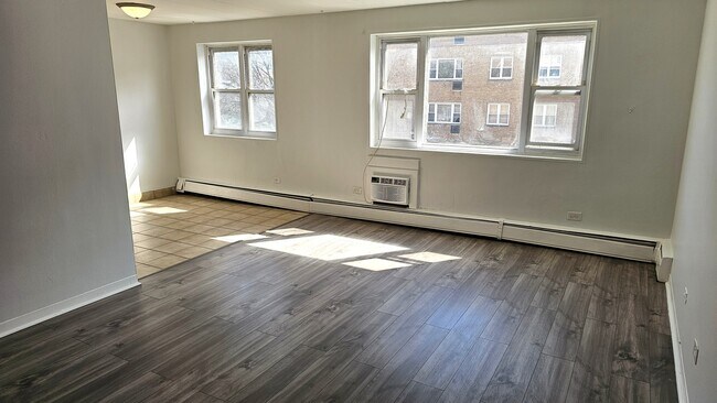 Photo - 2025 W Granville Ave Unit 305