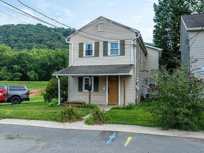 Building Photo - 579 W Mahoning St