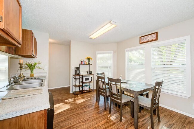 Photo - 6202 Valley Knight