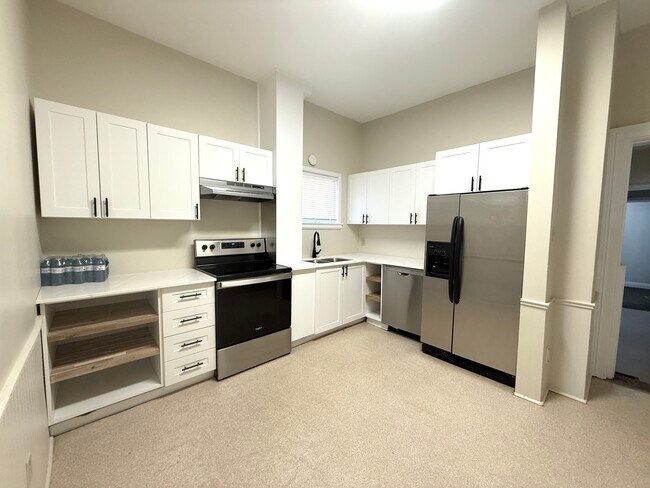 Photo - FOR RENT:732 Wellington St. – Available NOW!