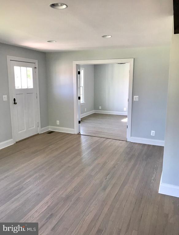 Building Photo - 100 W Marshall St Rental