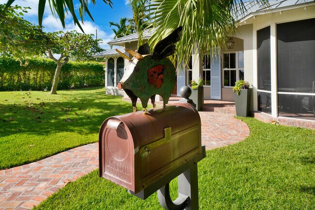 Photo - 137 S Oak St